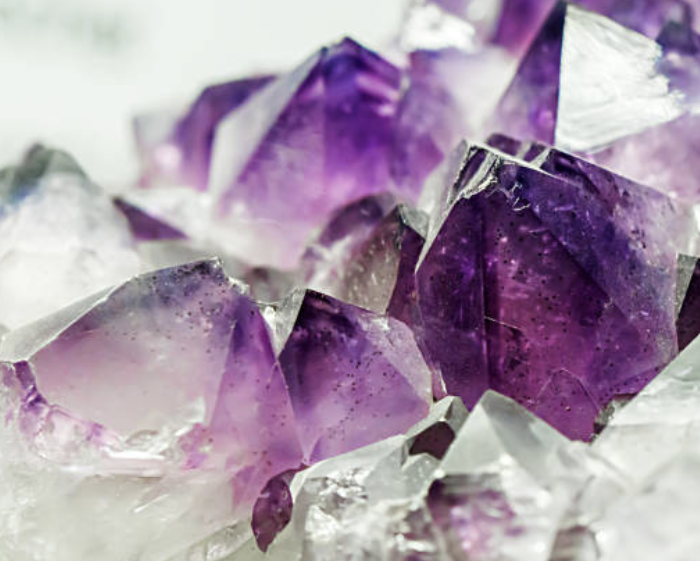 HOW DO CRYSTALS WORK?